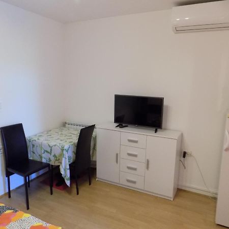 Oriella Apartmans And Room Novigrad  Exterior photo