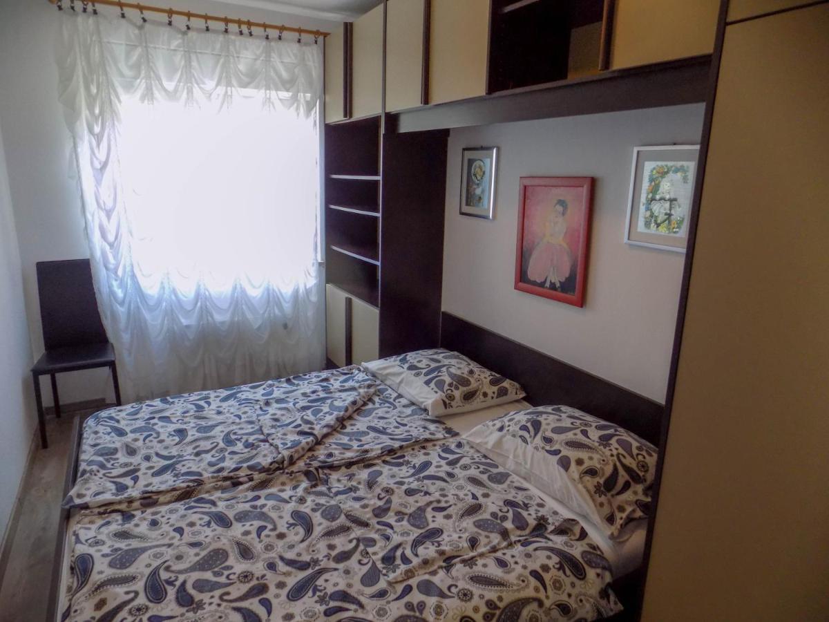 Oriella Apartmans And Room Novigrad  Exterior photo
